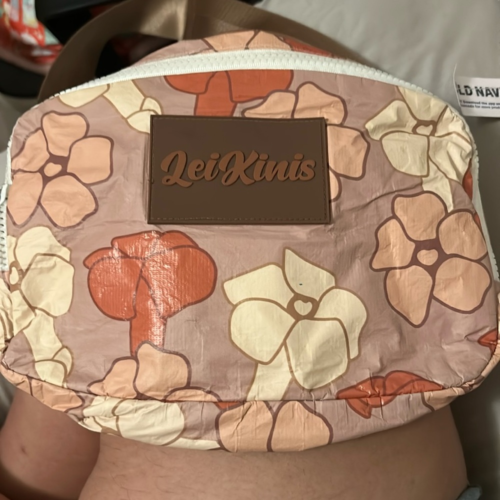 Lei kini cross body with brown strap